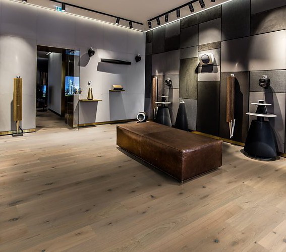 Паркетная доска Kahrs Новая классика Дуб Шёпот Nouveau Whisper 151N9AEK16KW200 Lively 2000×187×15 фото в интерьере